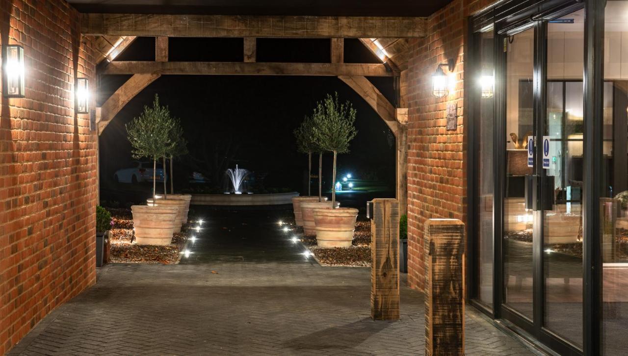 Cottesmore Hotel Golf & Country Club Crawley  Exterior photo
