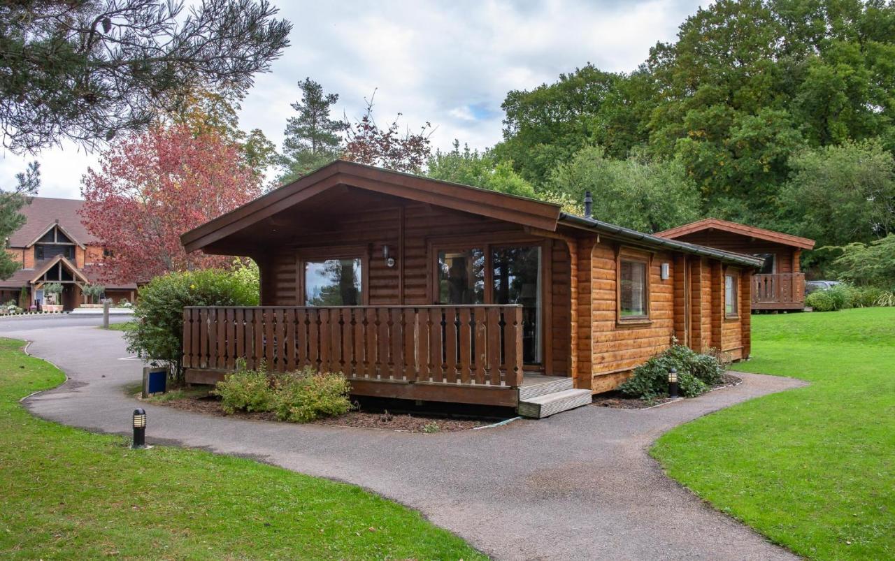 Cottesmore Hotel Golf & Country Club Crawley  Exterior photo